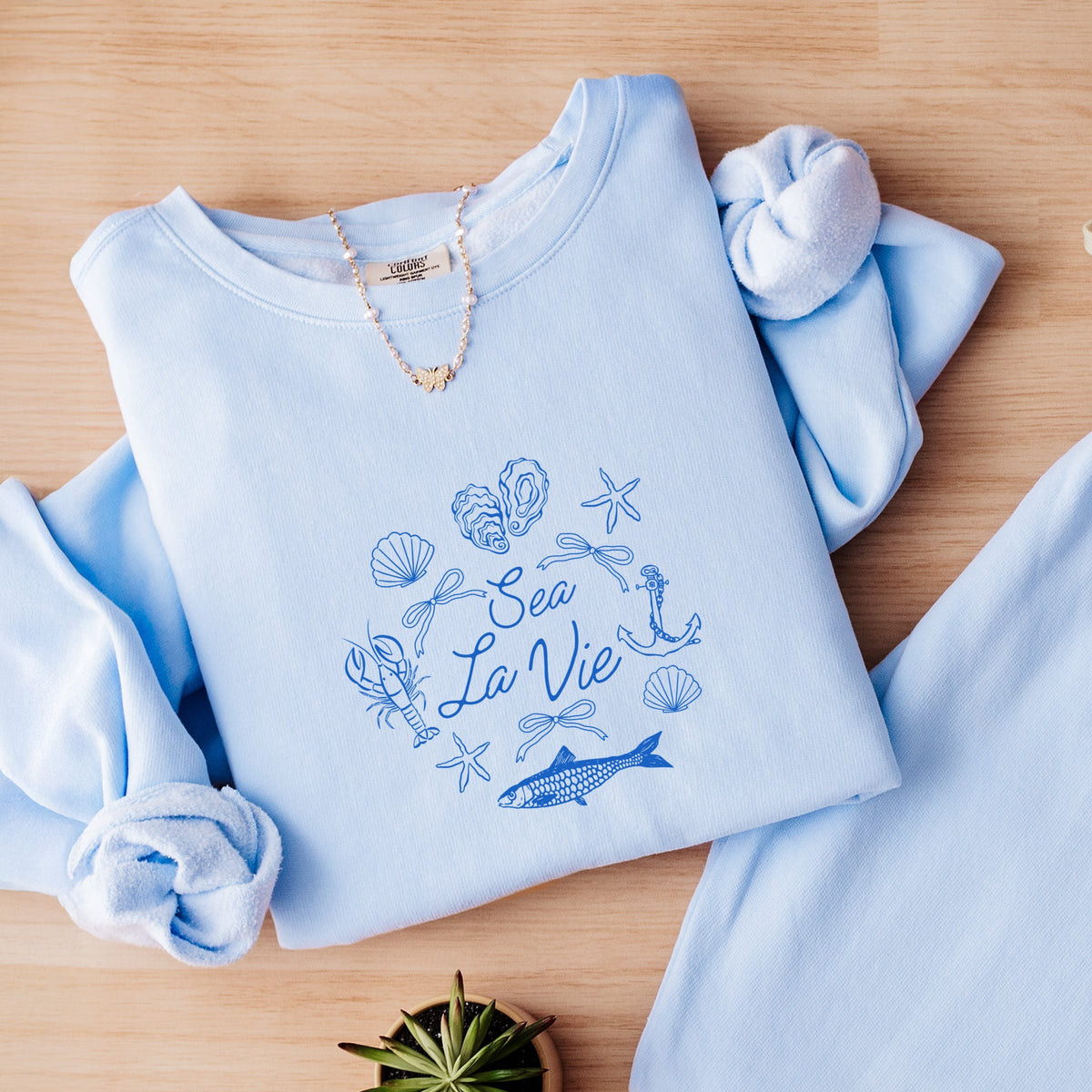 Sea La Vie Collage - Women's Lightweight Garment Dyed Sweatshirt