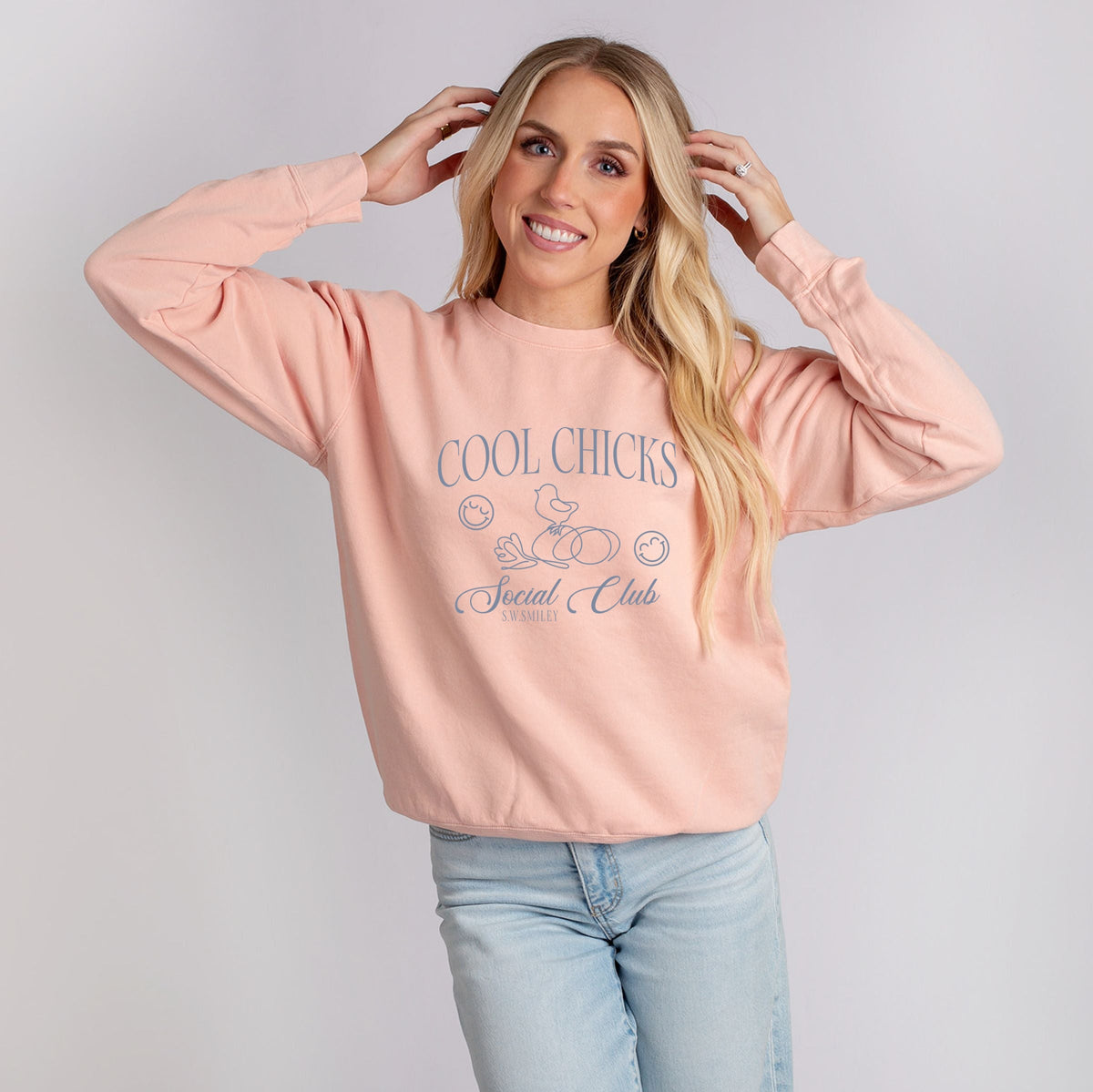 S.W.Smiley Cool Chicks Social Club - Women's Lightweight Garment Dyed Sweatshirt