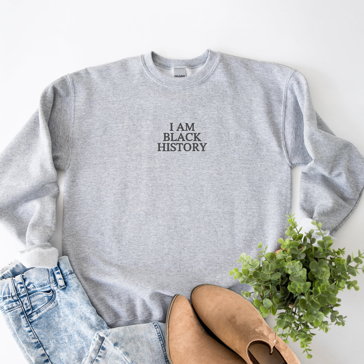 Embroidered I Am Black History - Women's Graphic Sweatshirt