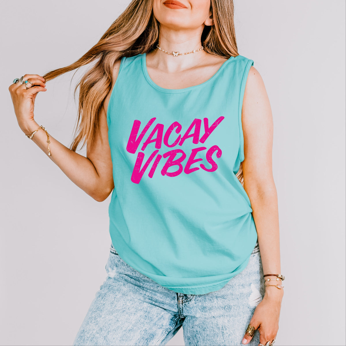 Vacay Vibes Distressed - Women's Garment Dyed Graphic Tank Top