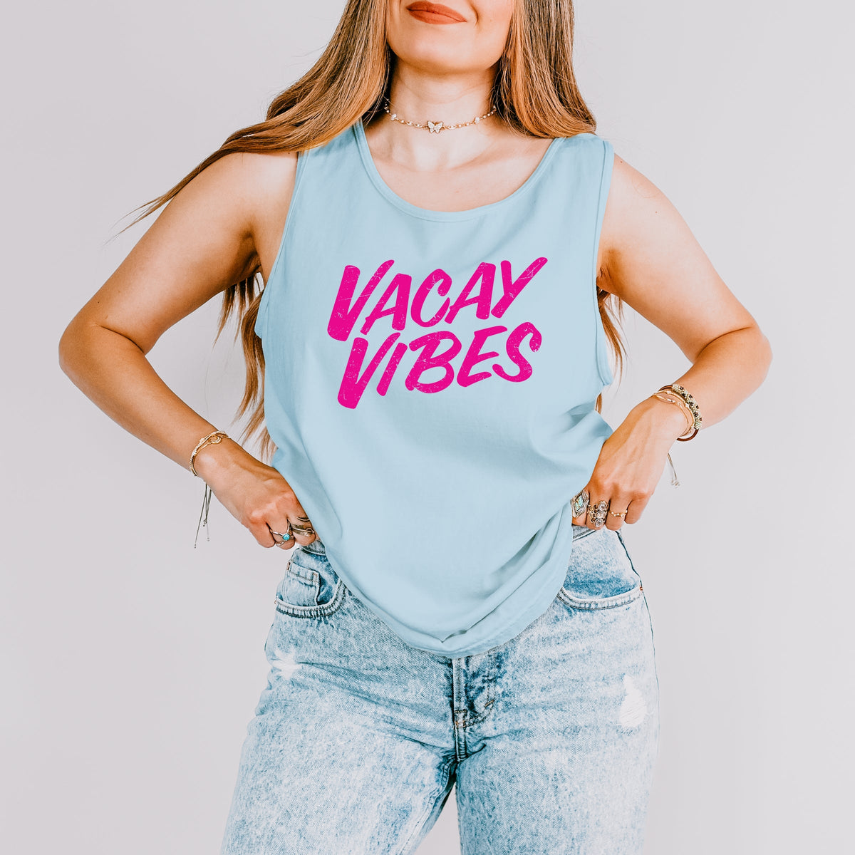 Vacay Vibes Distressed - Women's Garment Dyed Graphic Tank Top