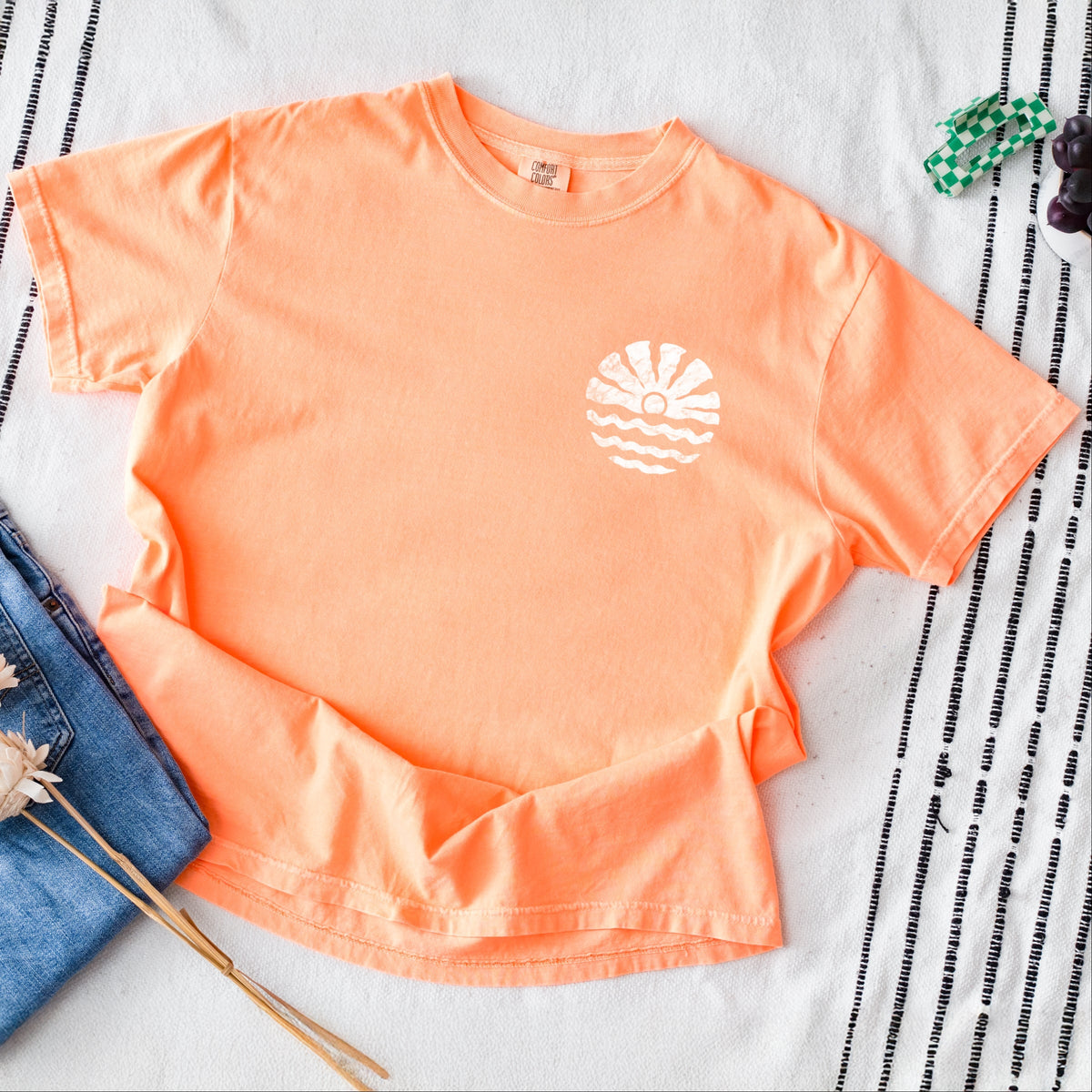 Here Comes Spring Break Distressed - Women's Garment Dyed Graphic T-Shirt