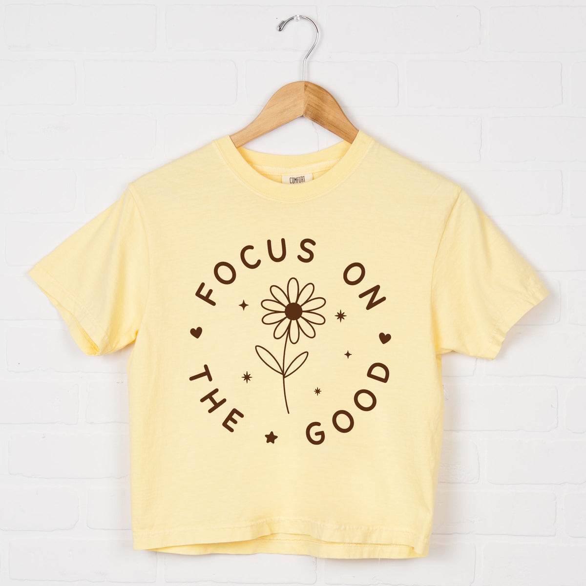 Focus On The Good Daisy - Women's Boxy Crop Top Graphic T-Shirt