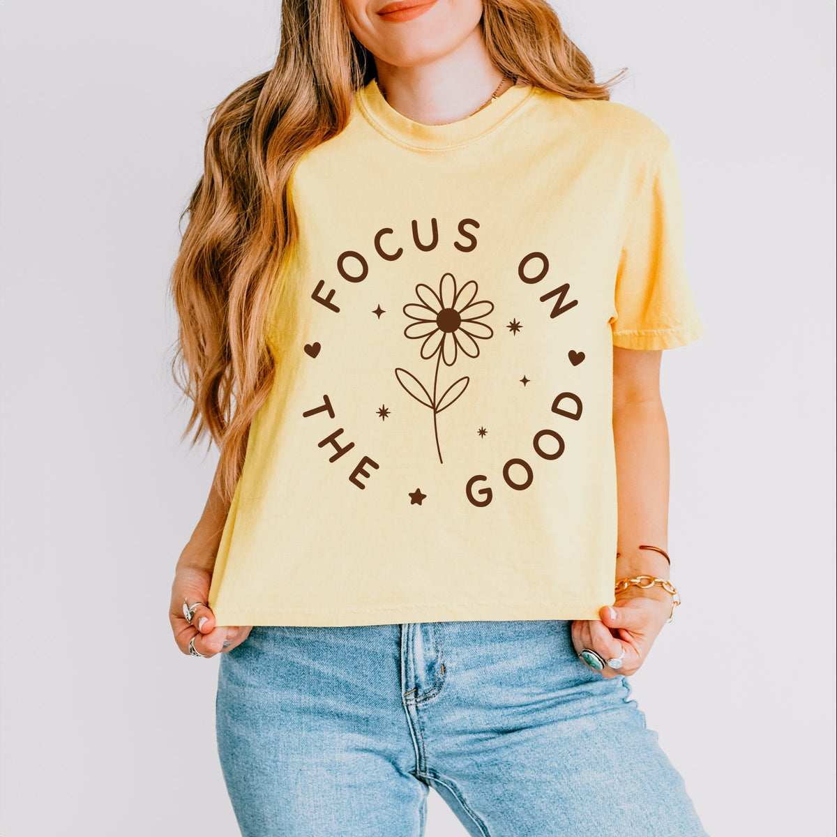 Focus On The Good Daisy - Women's Boxy Crop Top Graphic T-Shirt