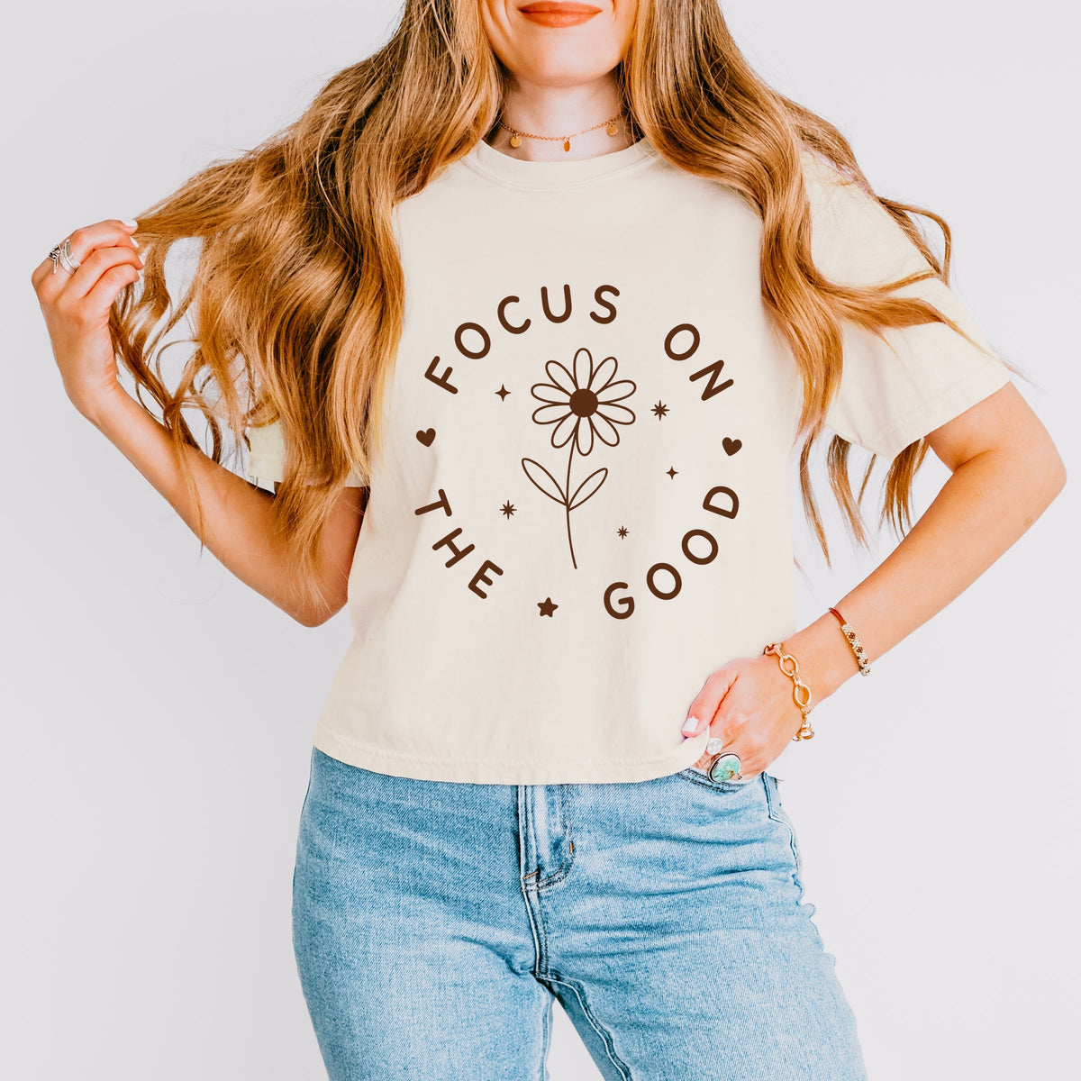 Focus On The Good Daisy - Women's Boxy Crop Top Graphic T-Shirt