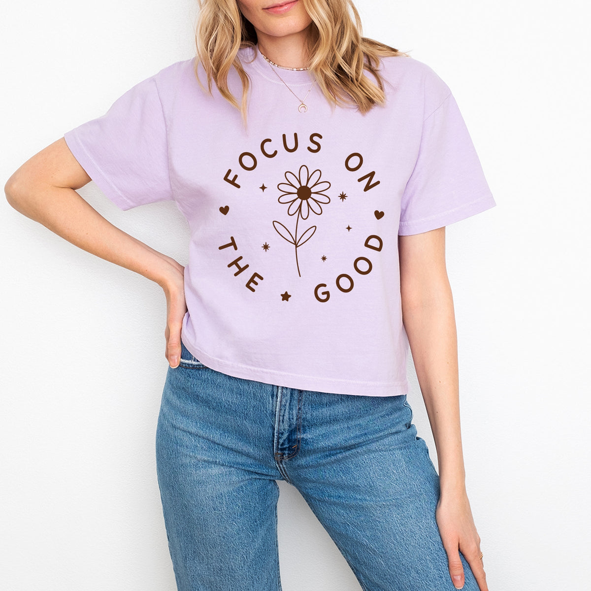 Focus On The Good Daisy - Women's Boxy Crop Top Graphic T-Shirt