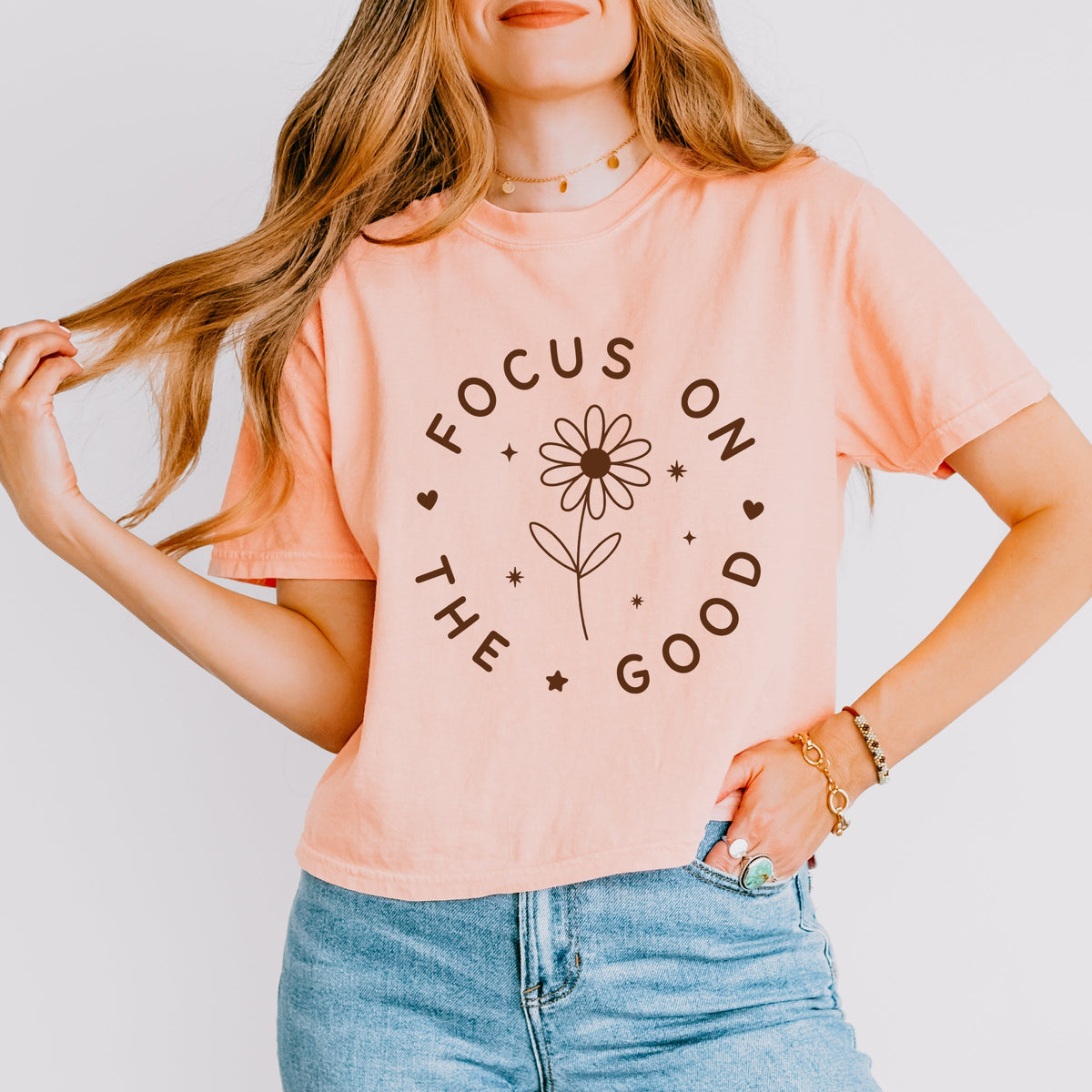 Focus On The Good Daisy - Women's Boxy Crop Top Graphic T-Shirt