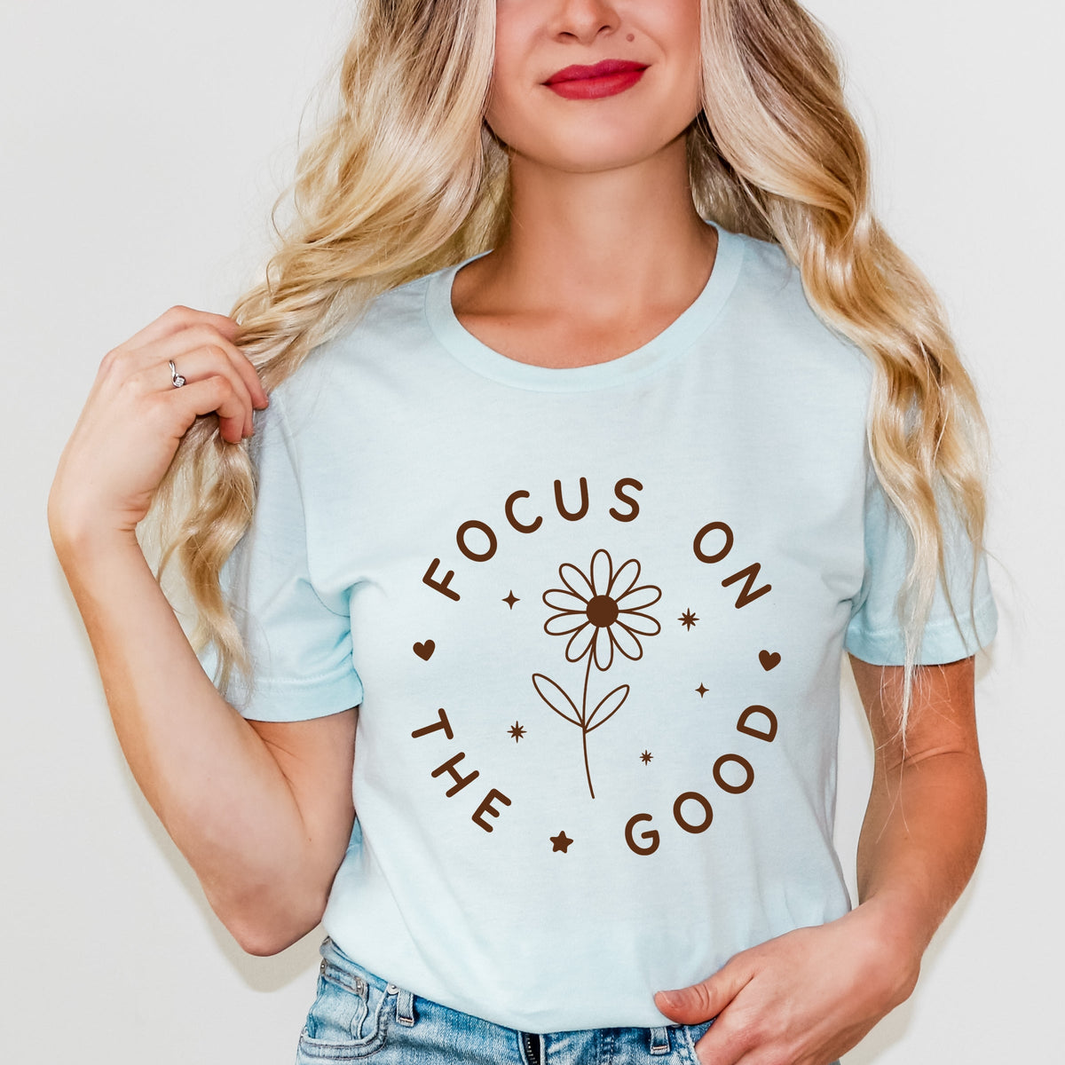 Focus On The Good Daisy - Women's Short Sleeve Graphic T-Shirt