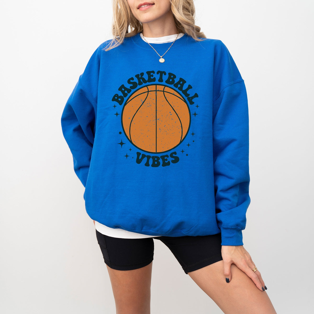 Vintage Basketball Vibes -  Women's Graphic Sweatshirt
