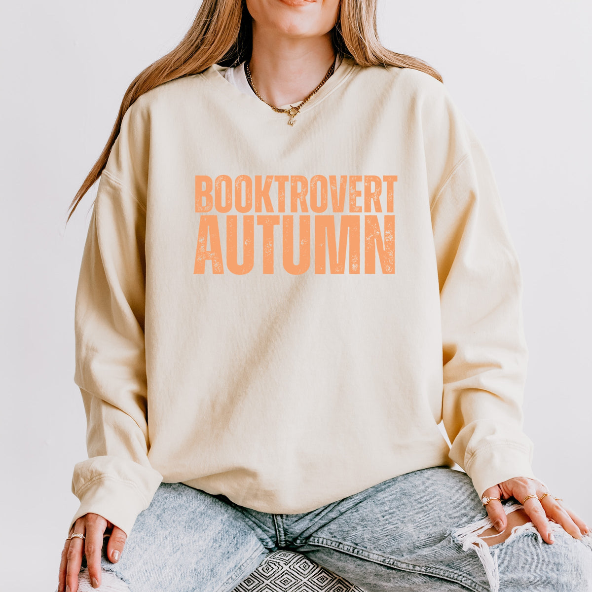 Booktrovert Autumn - Women's Lightweight Garment Dyed Sweatshirt