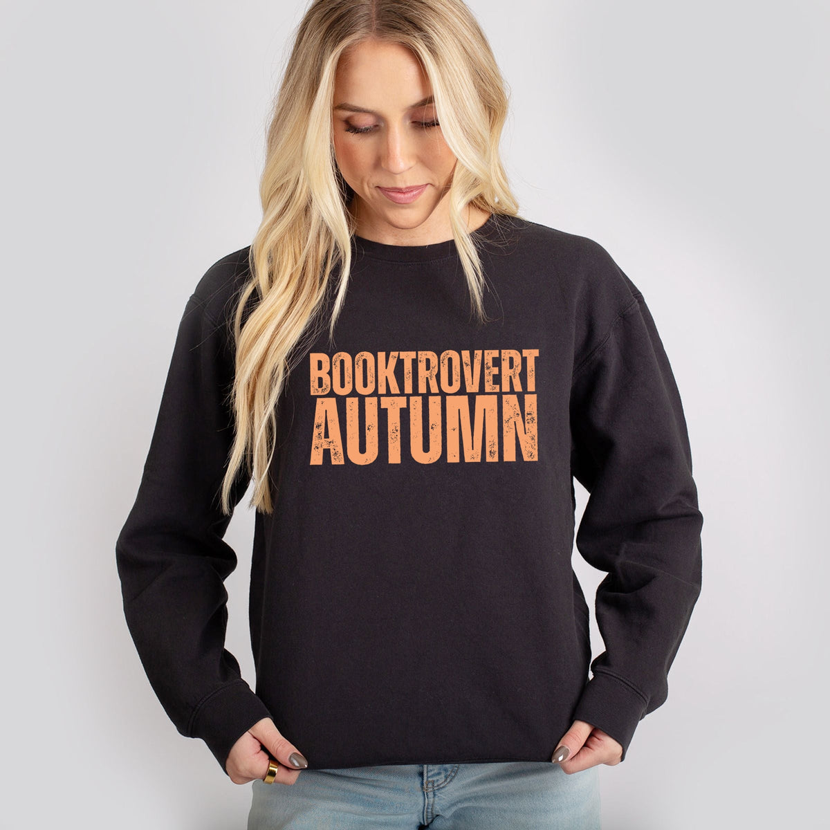 Booktrovert Autumn - Women's Lightweight Garment Dyed Sweatshirt