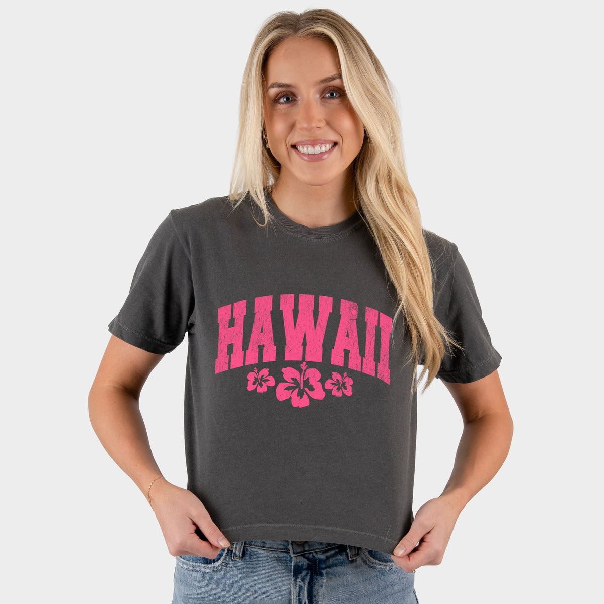 Hawaii Varsity Grunge - Women's Boxy Crop Top Graphic T-Shirt