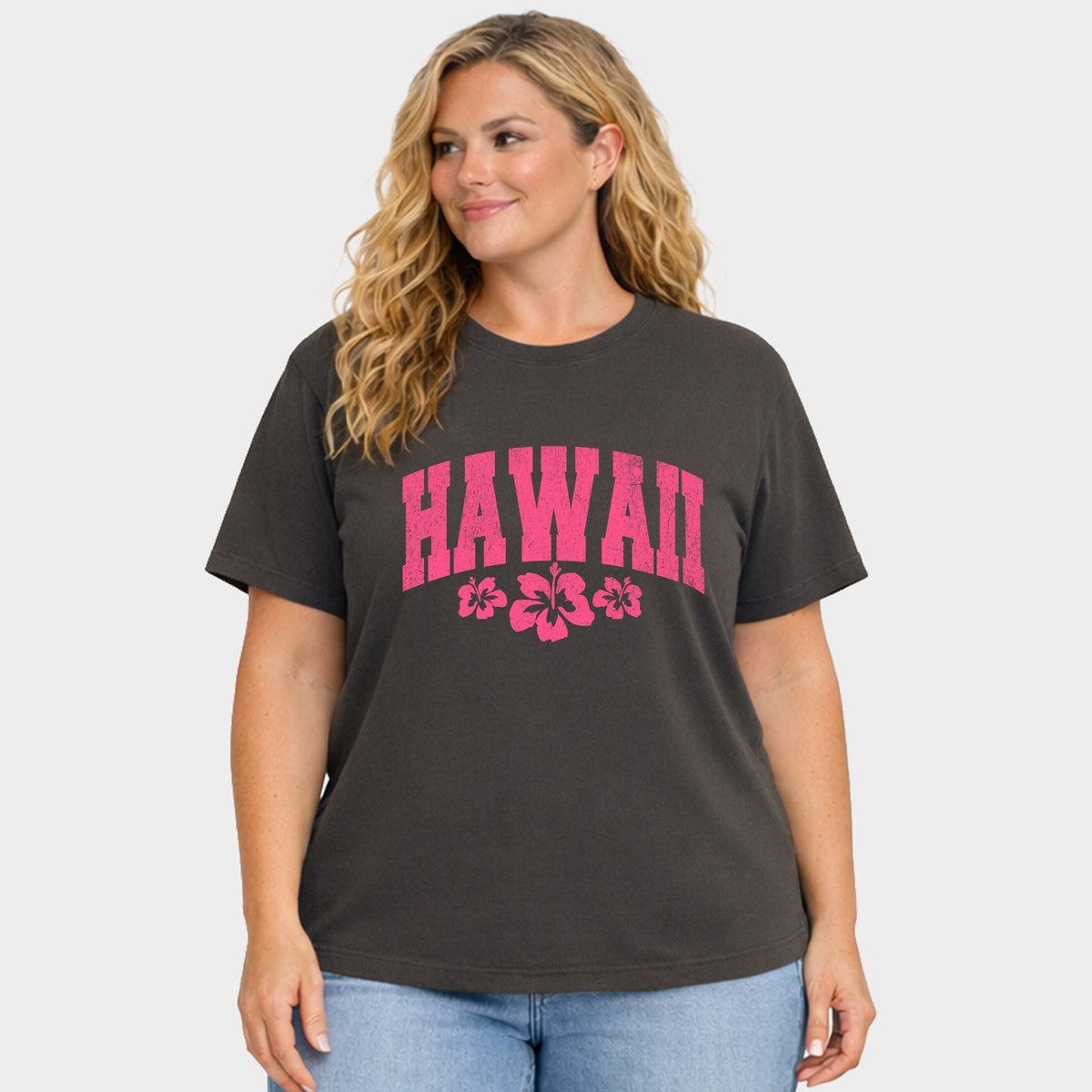Hawaii Varsity Grunge - Women's Plus Sized Garment Dyed Graphic T-Shirt
