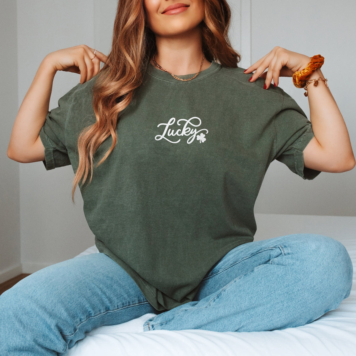 Cursive Lucky Clover Glitter - Women's Garment Dyed Graphic T-Shirt