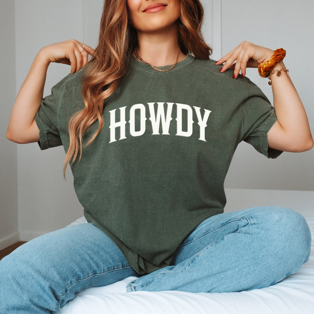 Howdy Arched Puff - Women's Garment Dyed Graphic T-Shirt