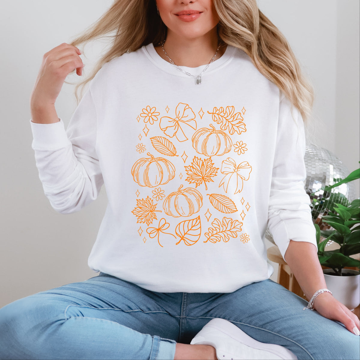Fall Decorations Outline - Women's Garment Dyed Long Sleeve Graphic T-Shirt