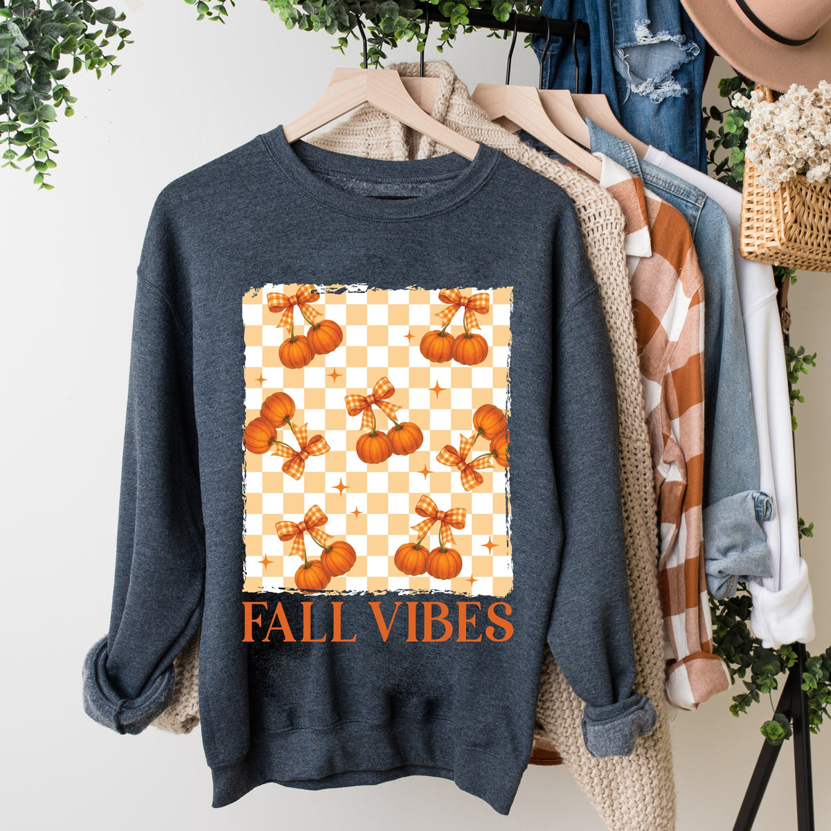 Fall Vibes Checked Pumpkins - Women's Graphic Sweatshirt