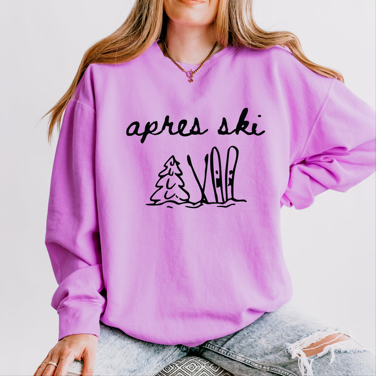 Aprés Ski Cursive Icons - Women's Lightweight Garment Dyed Sweatshirt