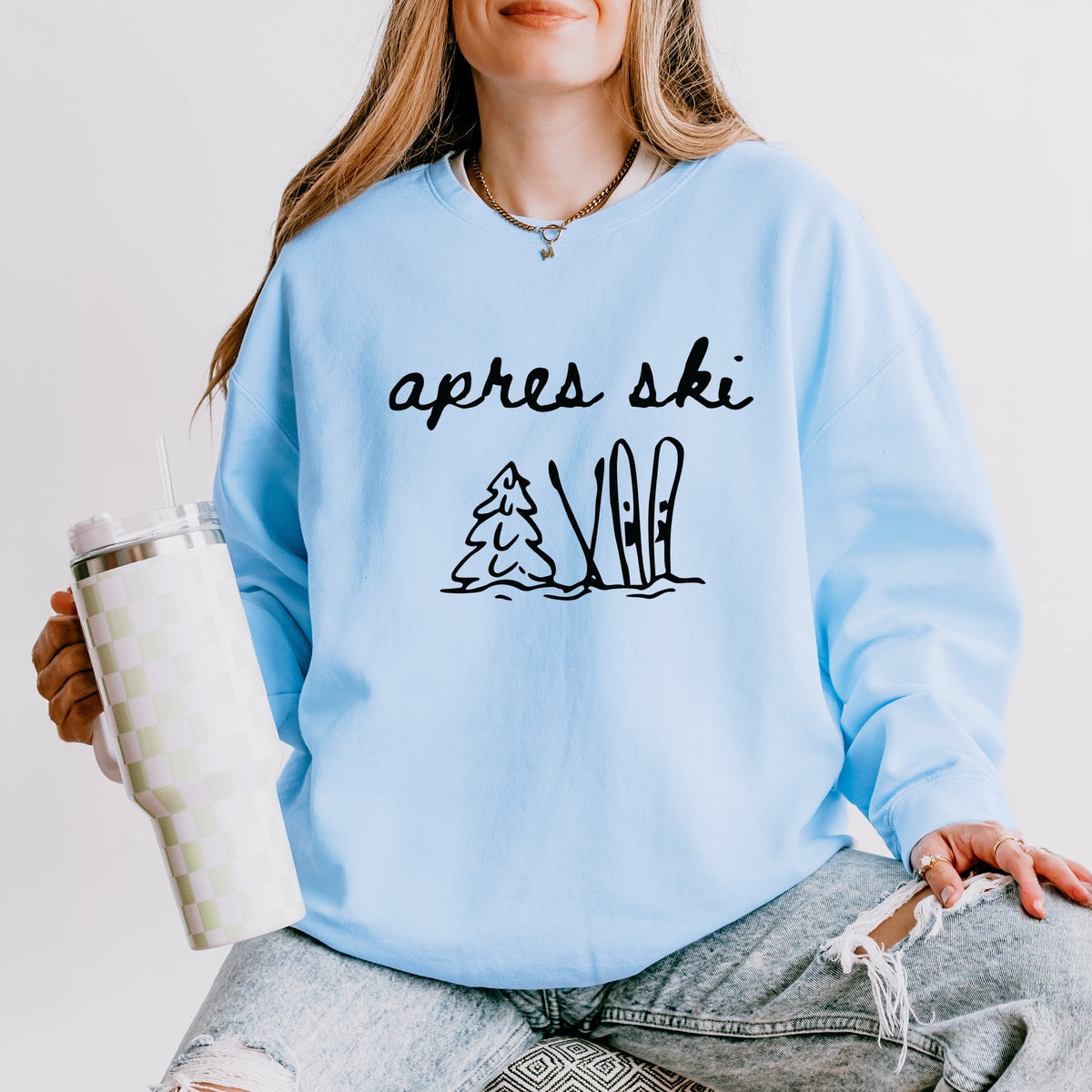 Aprés Ski Cursive Icons - Women's Lightweight Garment Dyed Sweatshirt