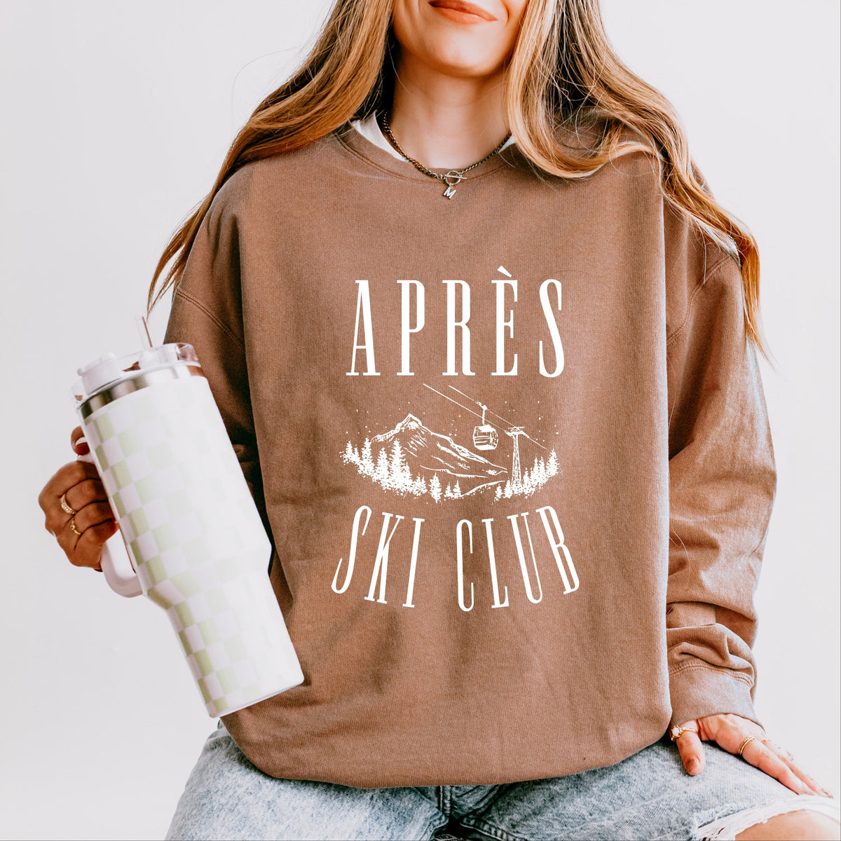 Aprés Ski Lift Outline - Women's Lightweight Garment Dyed Sweatshirt