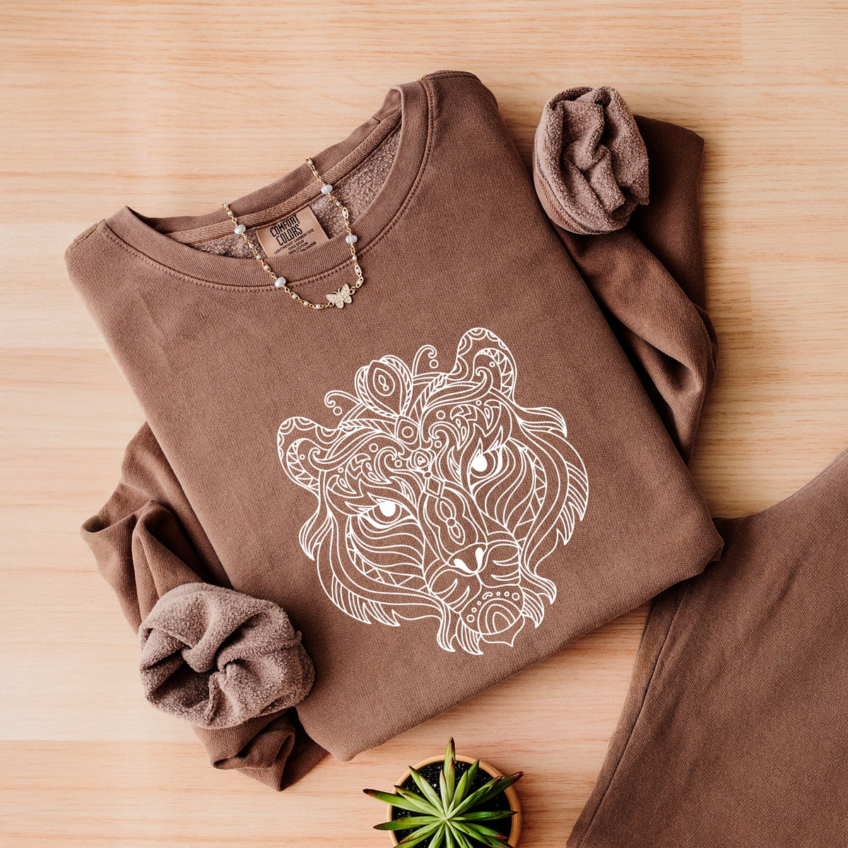 Tiger Face Mandala - Women's Lightweight Garment Dyed Sweatshirt