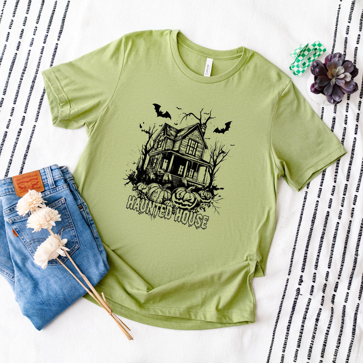 Haunted House Pumpkins And Bats - Short Sleeve Tee