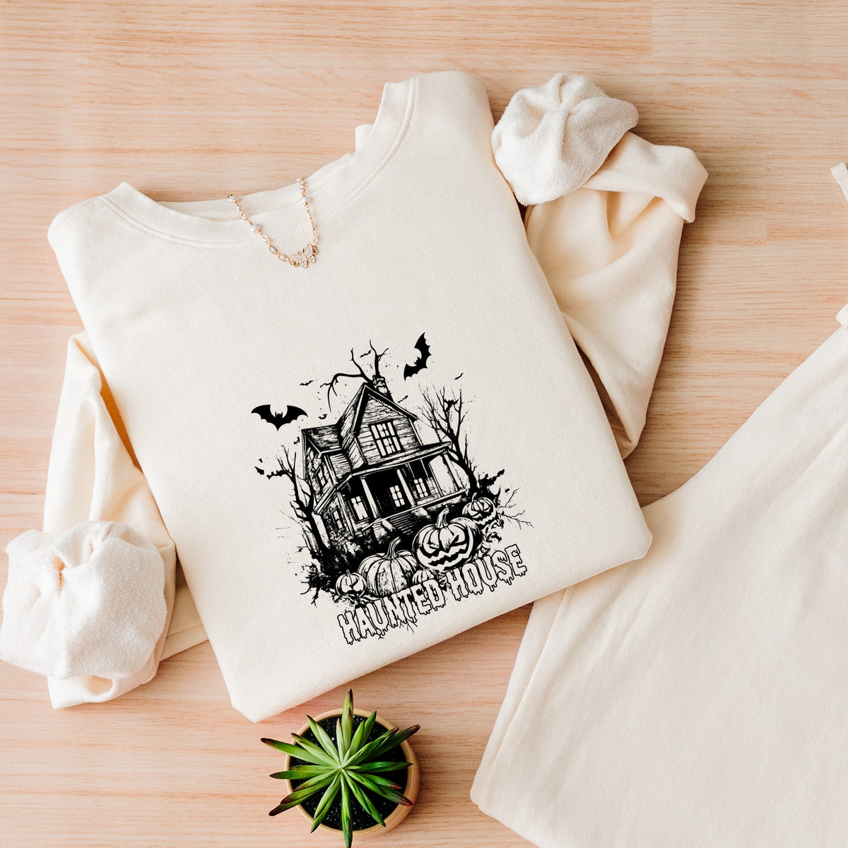 Haunted House Pumpkins And Bats - Lightweight Garment Dyed Sweatshirt
