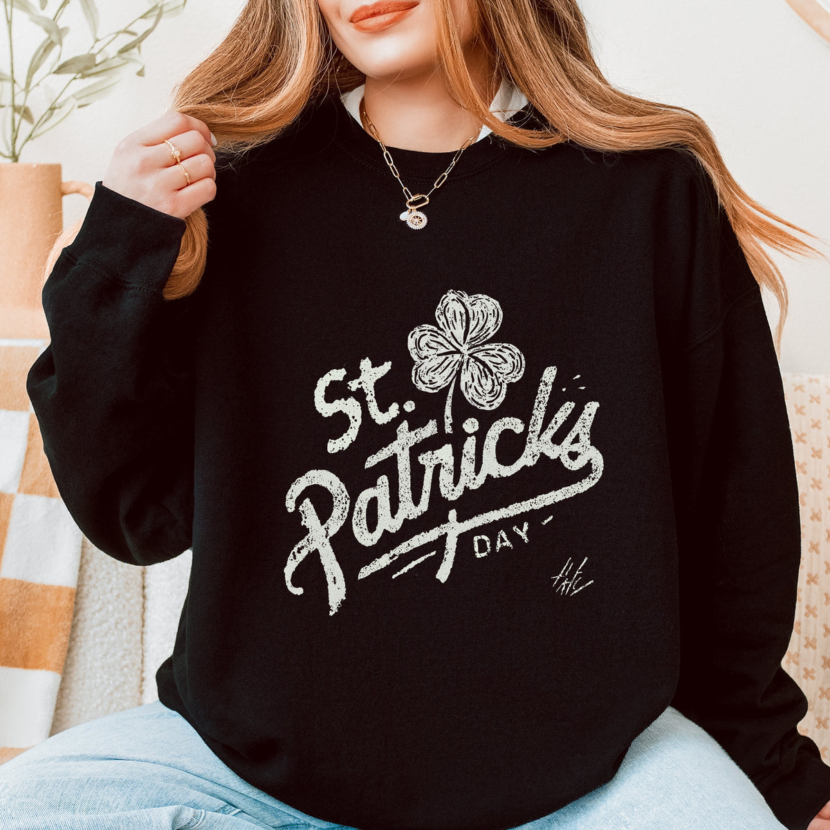 St. Patrick's Day Clover Cursive - Women's Graphic Sweatshirt