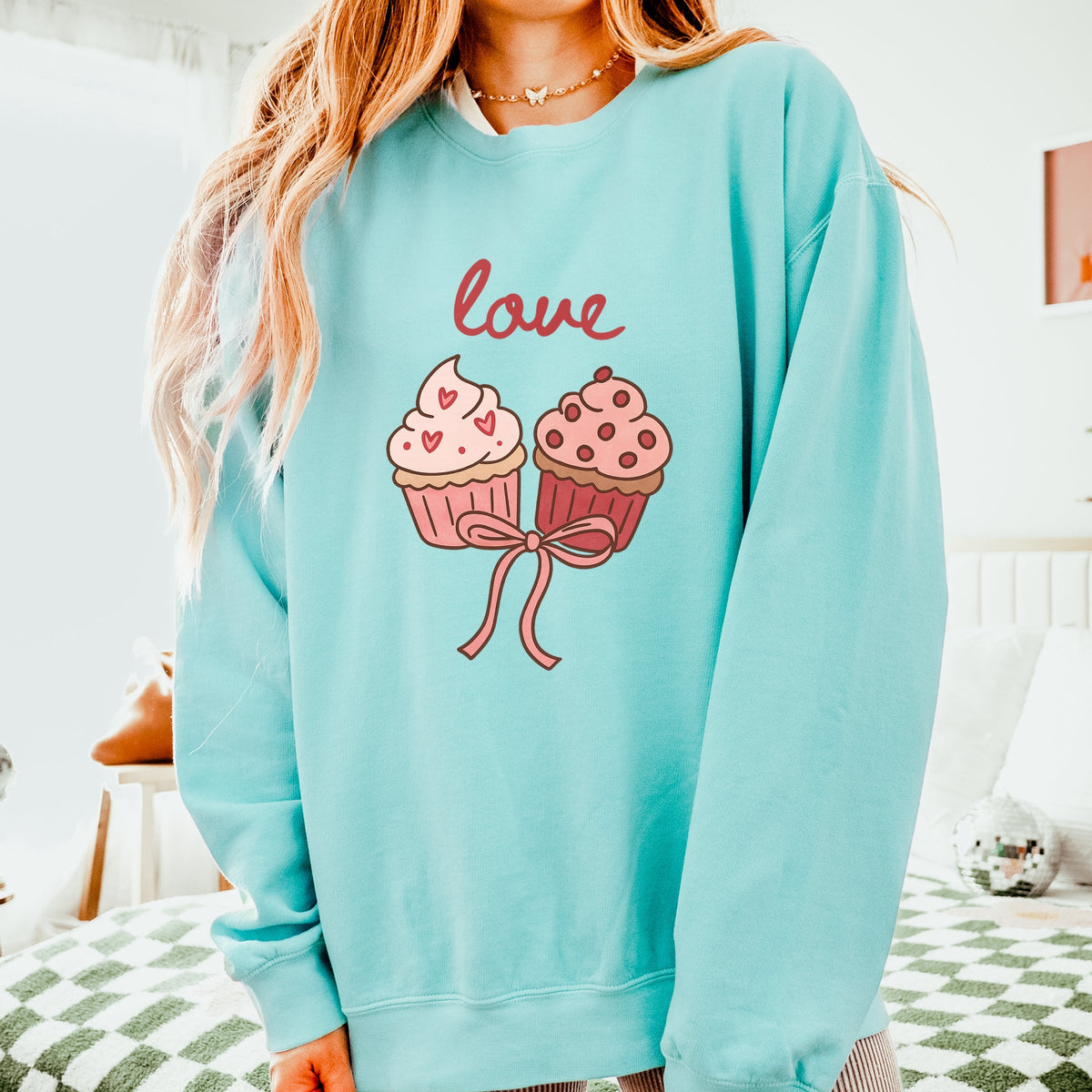 Love Cursive Cupcakes Coquette - Women's Lightweight Garment Dyed Sweatshirt