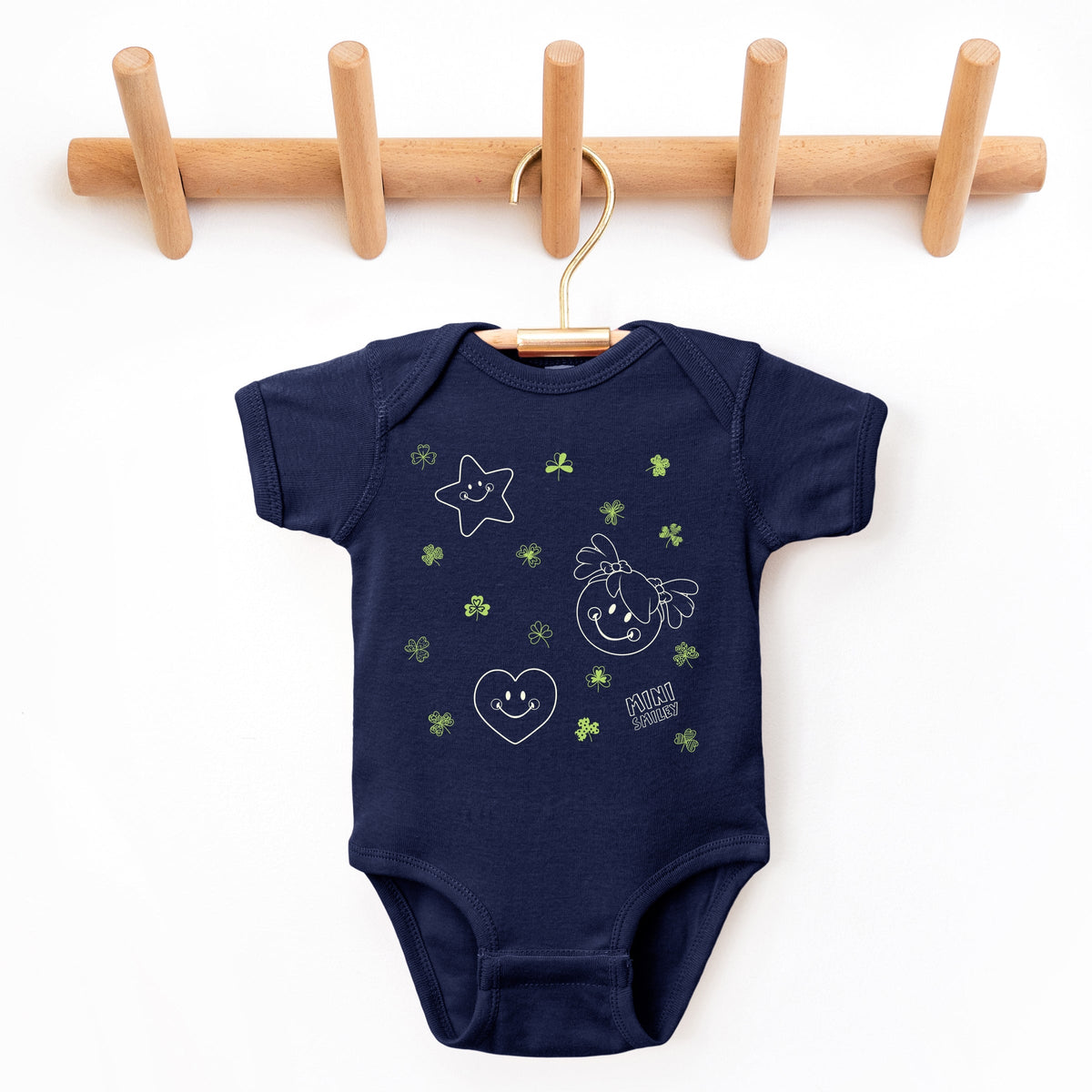 Mini Smiley Aria Clovers - Baby Short Sleeve Graphic Bodysuit
