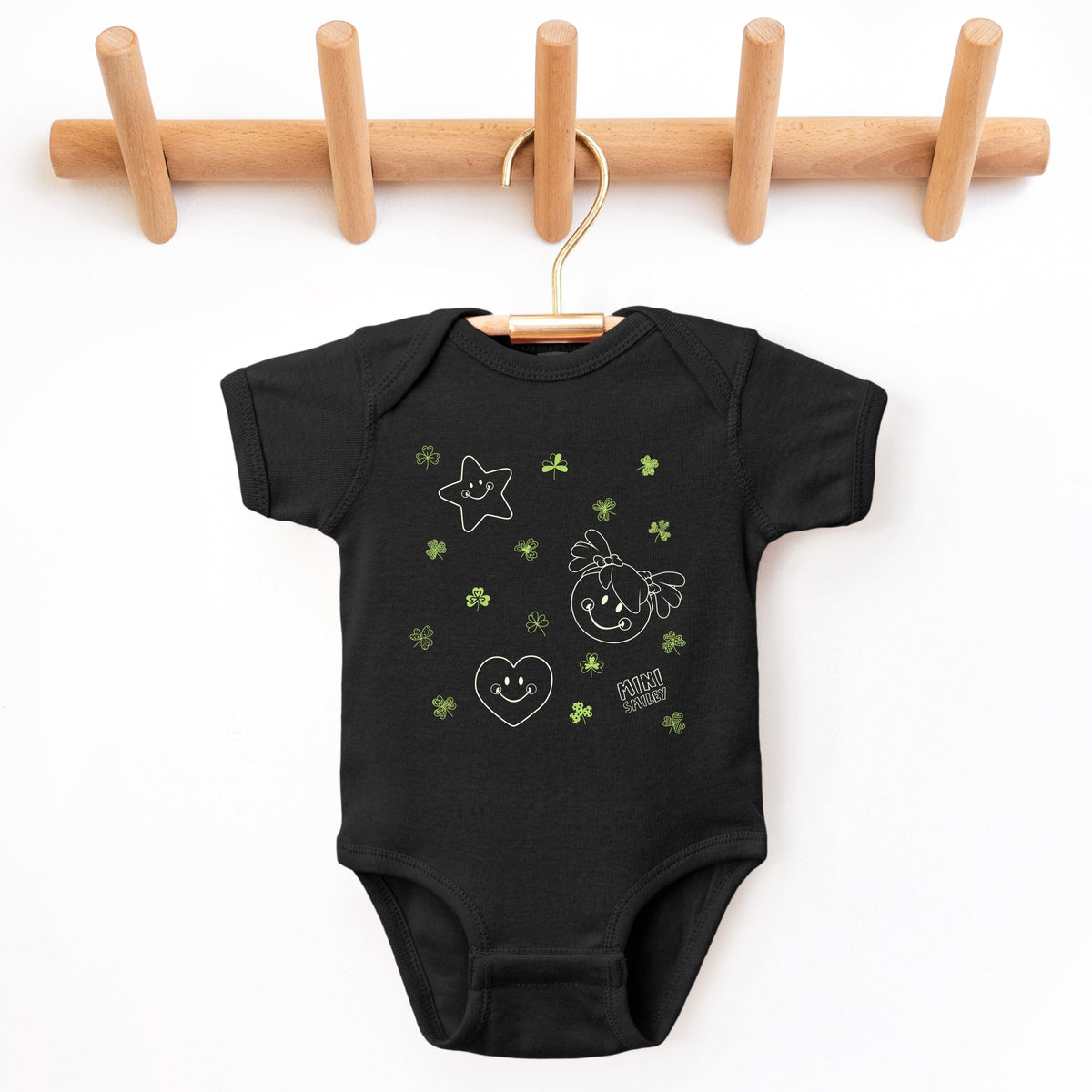 Mini Smiley Aria Clovers - Baby Short Sleeve Graphic Bodysuit