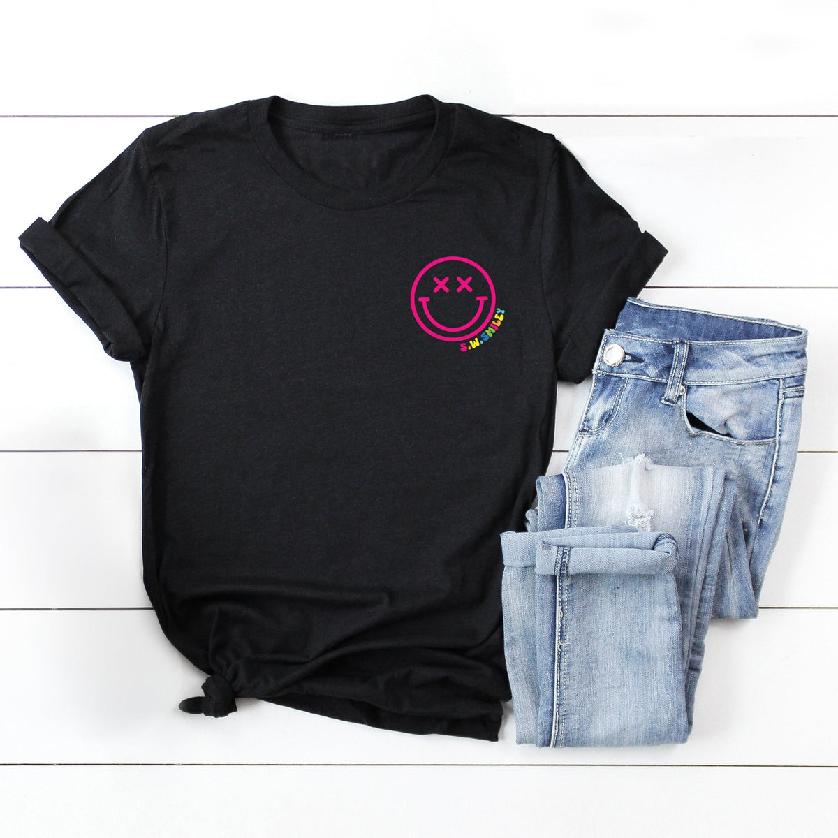 S.W.Smiley Simple Wink Bold - Women's Short Sleeve Graphic T-Shirt