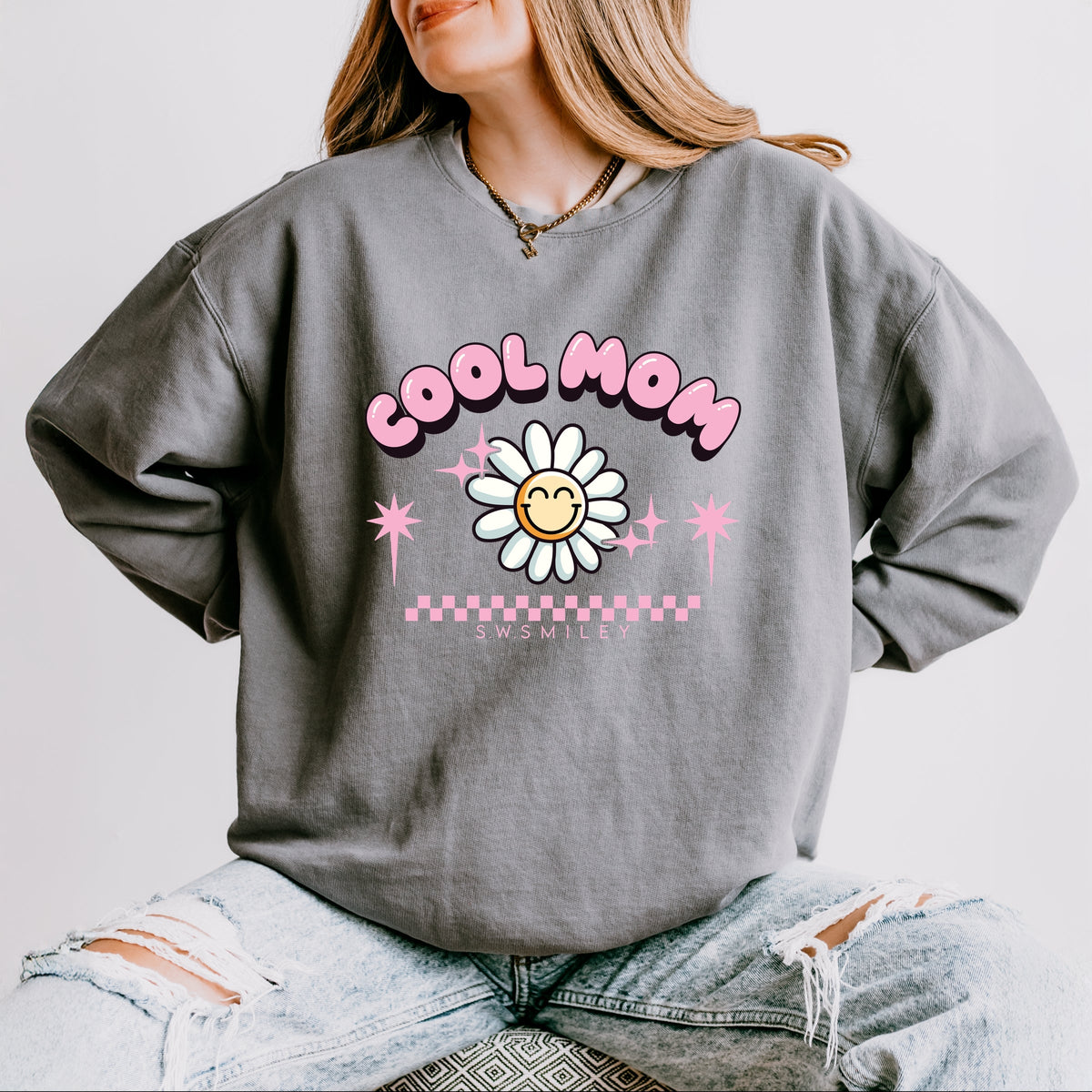 S.W.Smiley Cool Mom Flower - Womens Lightweight Garment Dyed Sweatshirt