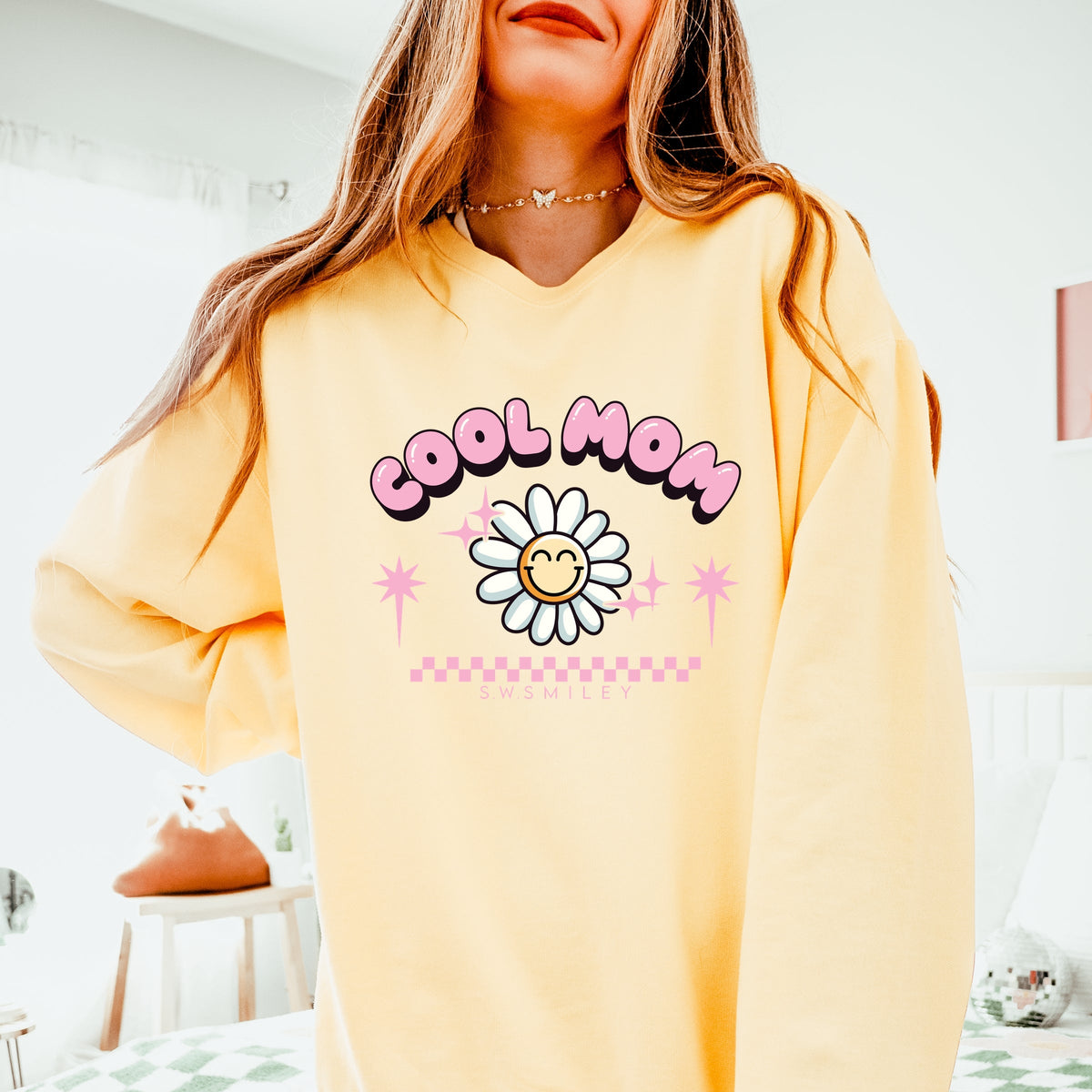 S.W.Smiley Cool Mom Flower - Womens Lightweight Garment Dyed Sweatshirt