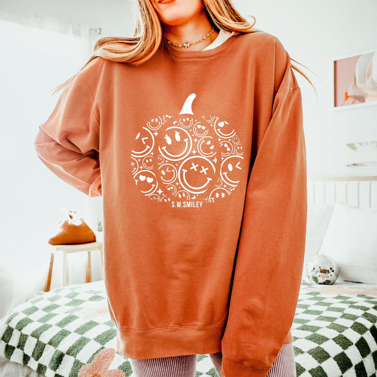 S.W.Smiley Pumpkin Outline - Lightweight Garment Dyed Sweatshirt