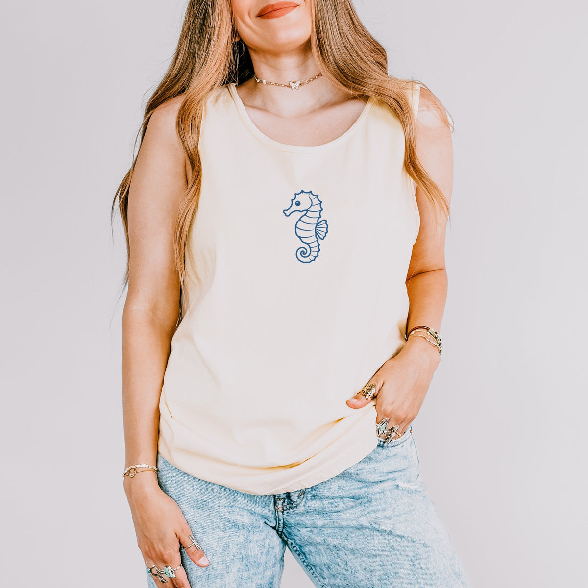 Seahorse Outline - Women's Garment Dyed Graphic Tank Top