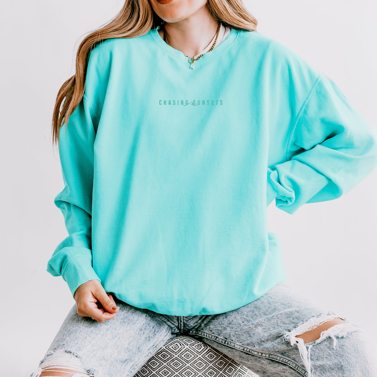 Chasing Sunsets Waves - Women's Lightweight Garment Dyed Sweatshirt