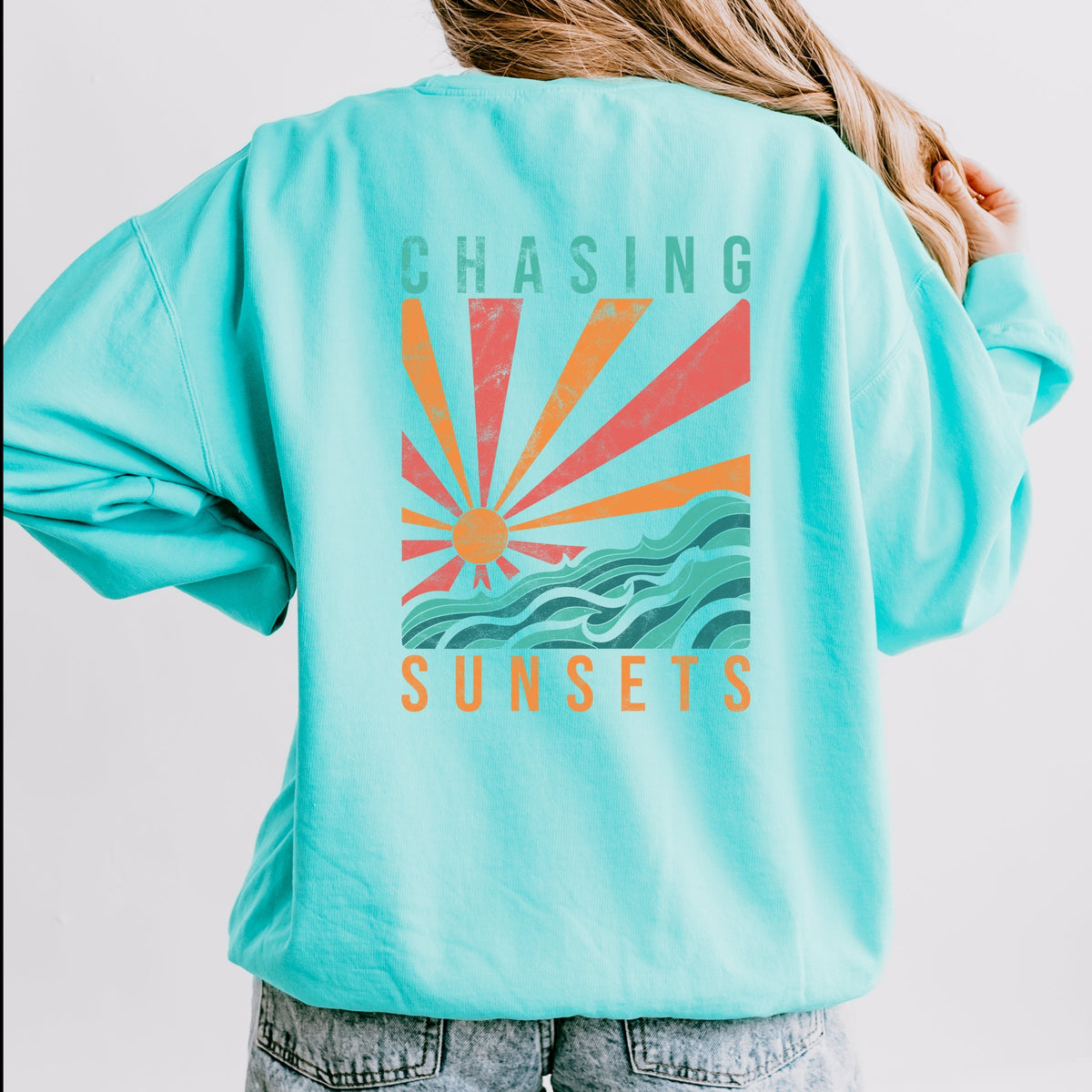 Chasing Sunsets Waves - Women's Lightweight Garment Dyed Sweatshirt