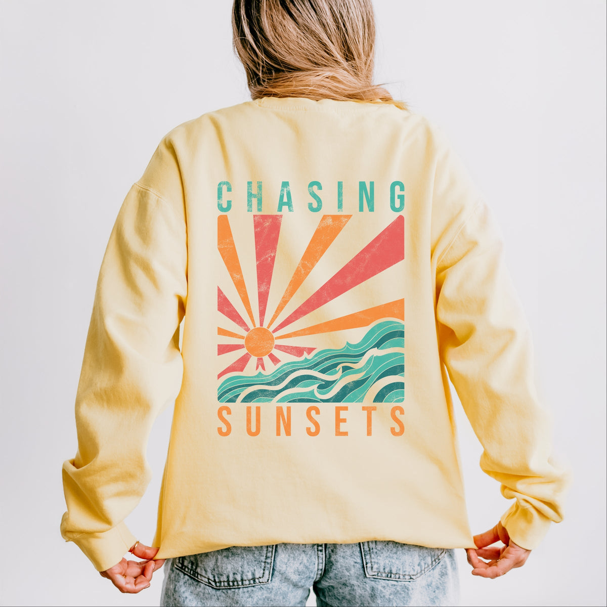 Chasing Sunsets Waves - Women's Lightweight Garment Dyed Sweatshirt