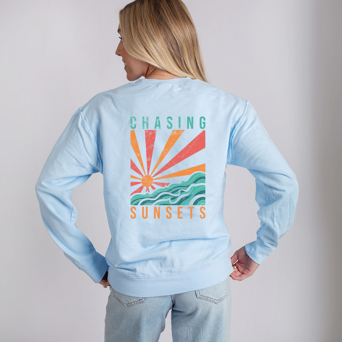 Chasing Sunsets Waves - Women's Lightweight Garment Dyed Sweatshirt
