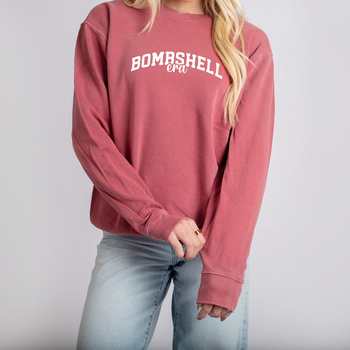 Bombshell Era Arched - Women's Lightweight Garment Dyed Sweatshirt