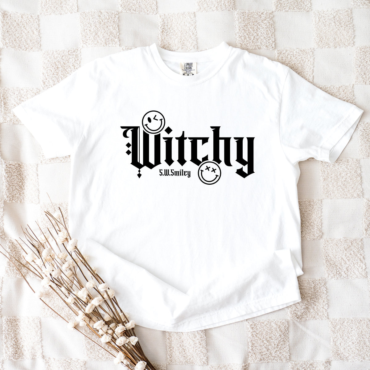 S.W.Smiley Witchy Bold - Women's Garment Dyed Graphic T-Shirt