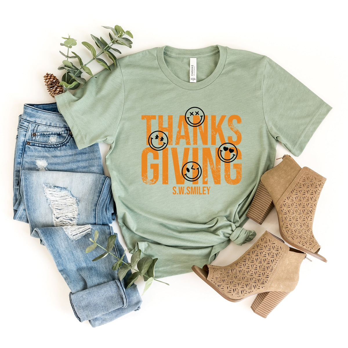 S.W.Smiley Thanksgiving Distressed - Women's Short Sleeve Graphic T-Shirt