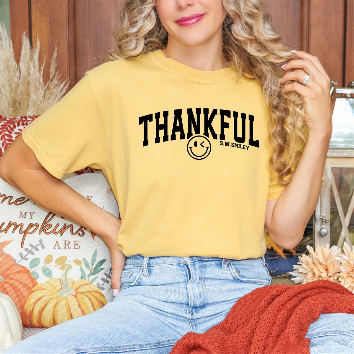 S.W.Smiley Thankful Varsity Arched - Women's Garment Dyed Graphic T-Shirt