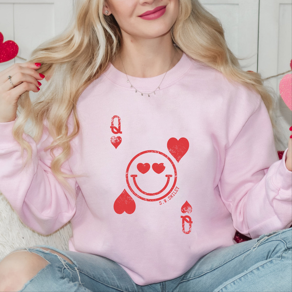S.W.Smiley Queen of Hearts Distressed - Women's Graphic Sweatshirt