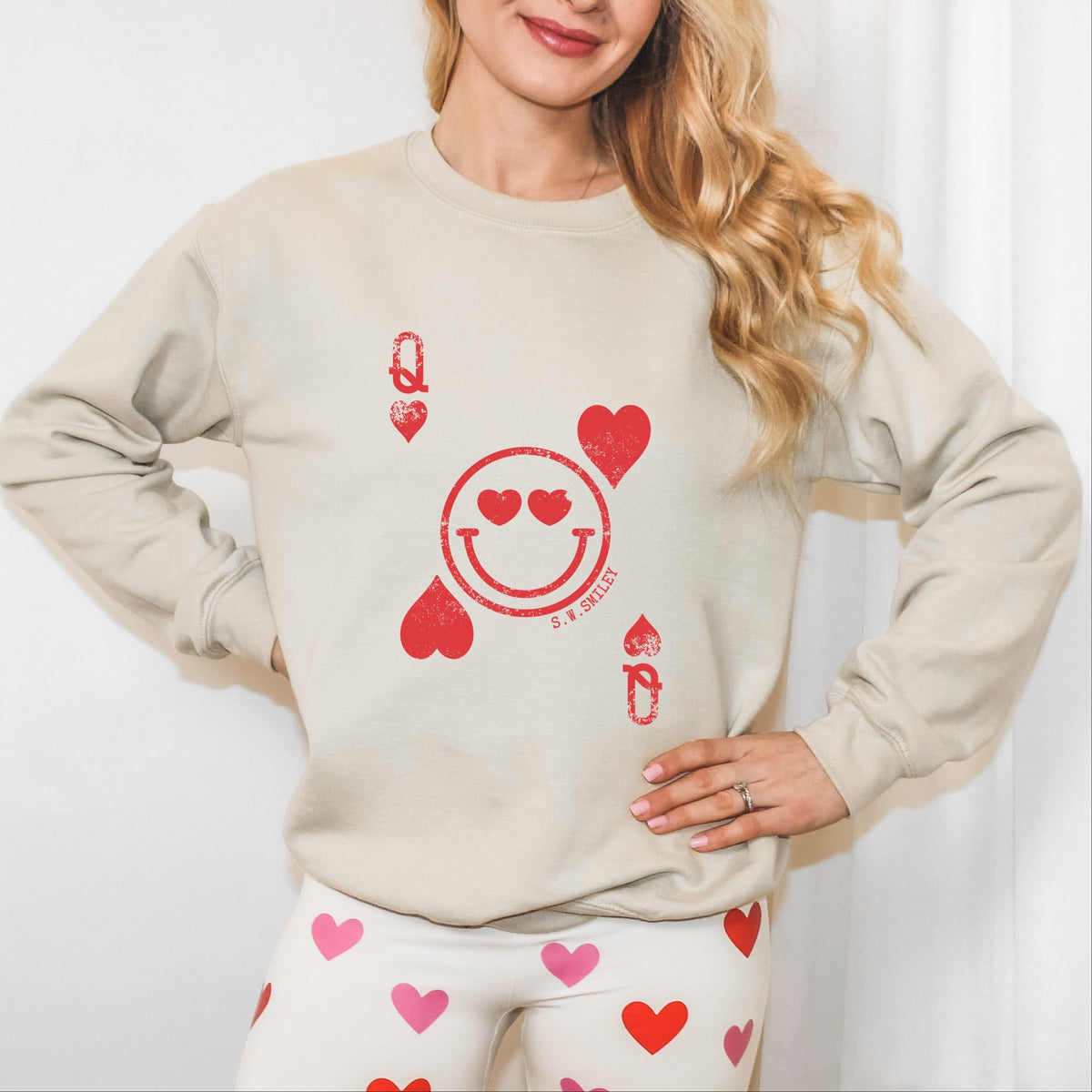 S.W.Smiley Queen of Hearts Distressed - Women's Graphic Sweatshirt
