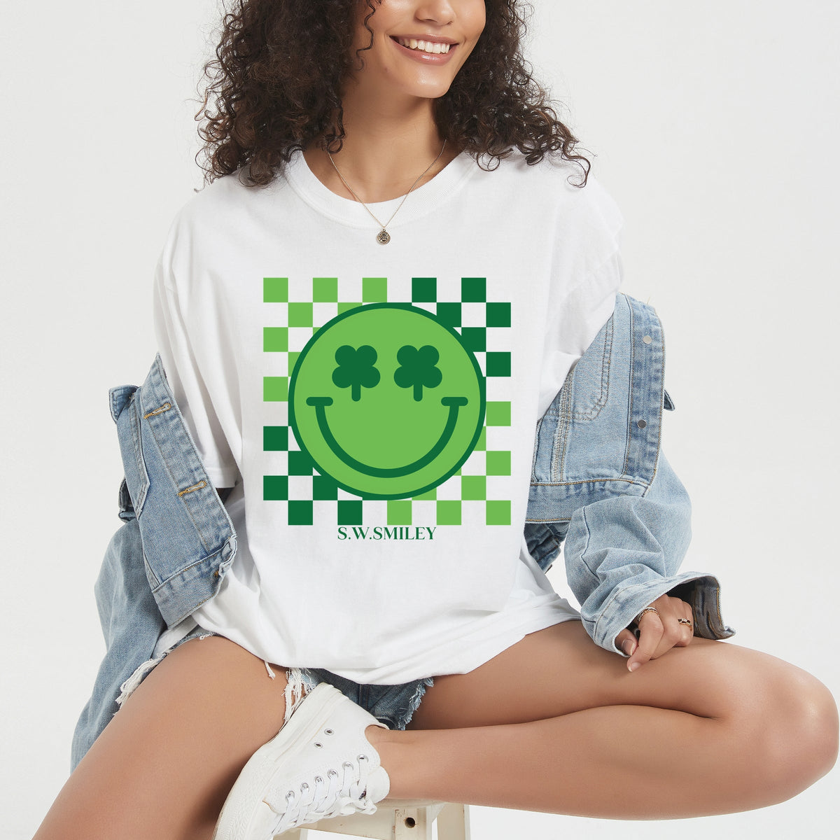 S.W.Smiley Clover Eyes Smiley - Women's Garment Dyed Graphic T-Shirt