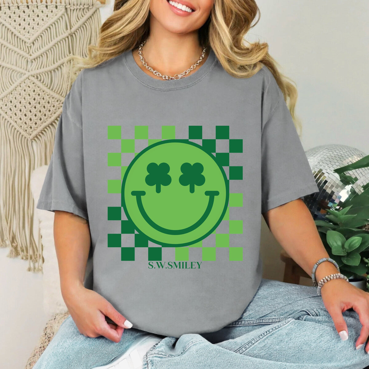 S.W.Smiley Clover Eyes Smiley - Women's Garment Dyed Graphic T-Shirt