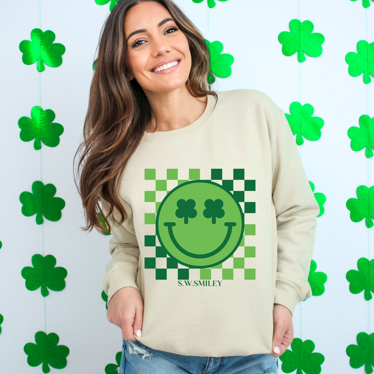S.W.Smiley Clover Eyes Smiley -  Women's Graphic Sweatshirt