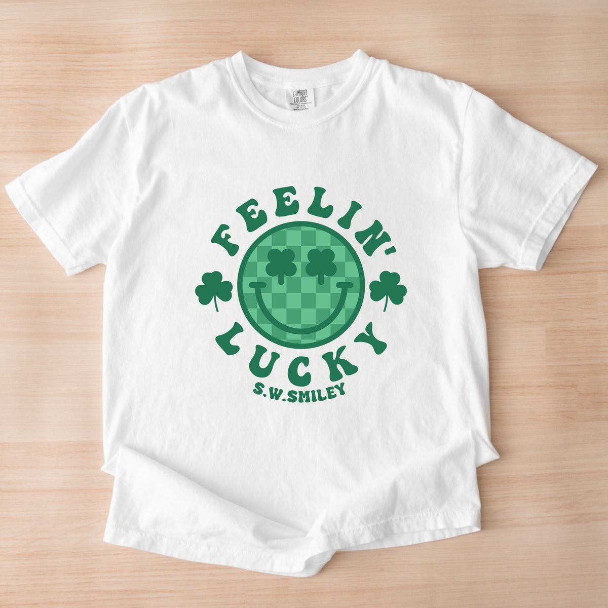 S.W.Smiley Feelin Lucky Checkered Smiley Face  - Women's Garment Dyed Graphic T-Shirt